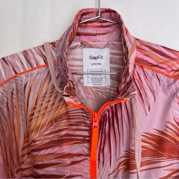 5/$25 Gap fit small windbreaker jacket 52 - Picture 4 of 5